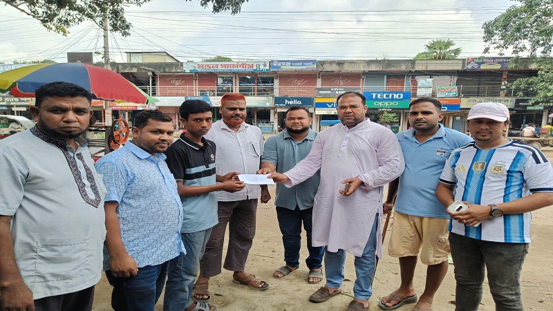 বীরগঞ্জে ভ্যান শ্রমিকের মেধাবী সন্তানকে সংবর্ধনা ও আর্থিক সহায়তায় উপজেলা যুবদলের আক্কাস আলী